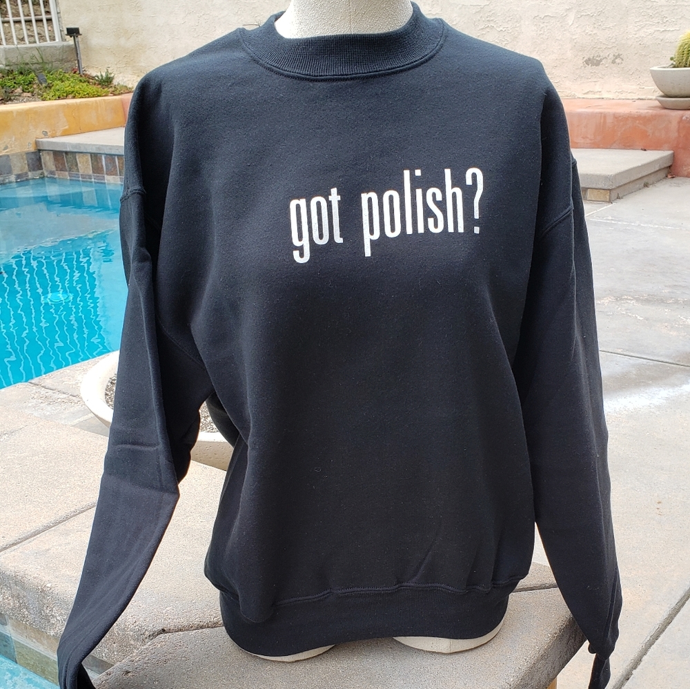 Sweatshirt and baseball cap.